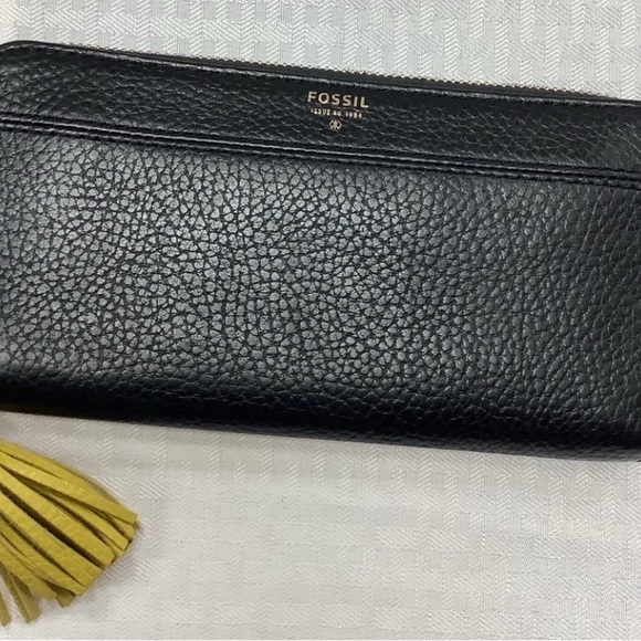 FOSSIL Pebble LEATHER Wallet Black Yellow Tassel Zip A Round Closure No Callouts - Picture 4 of 14